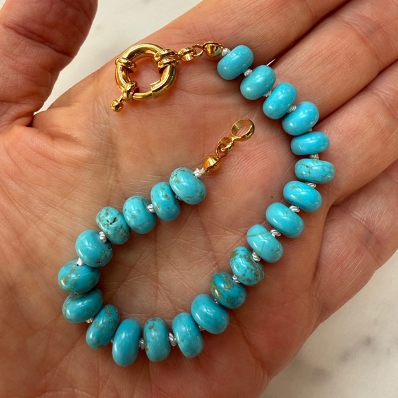 Turquoise Beaded Bracelet with Gold Clasp - Picture 2 of 4
